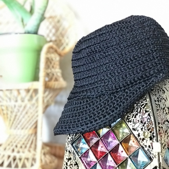 Accessories - black knitted fitted brimmed hat