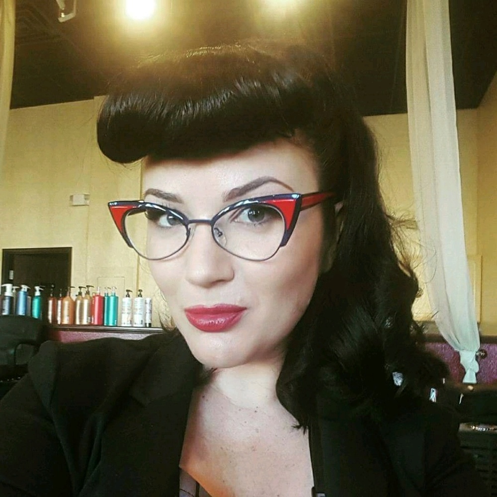 Meet your Posher, Dee