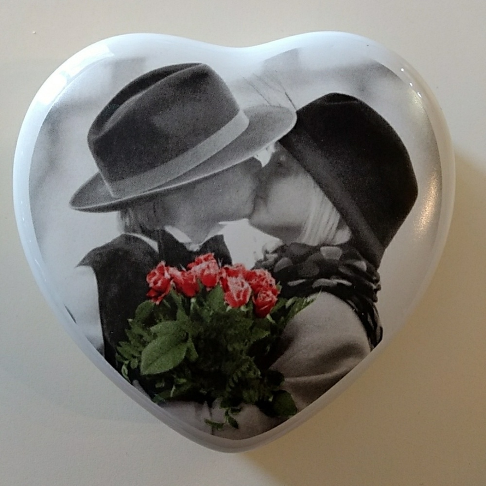 Keepsake music box... Ceramic.