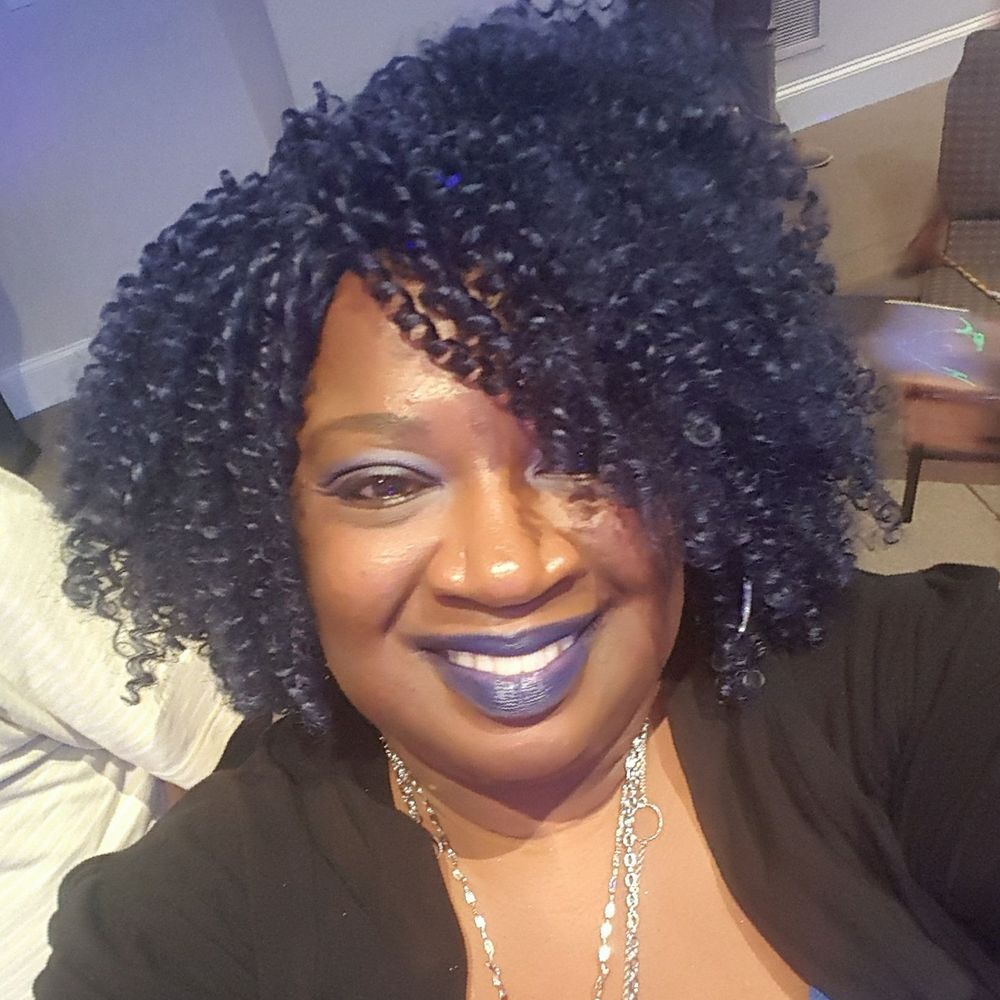 Meet your Posher, Cynthia