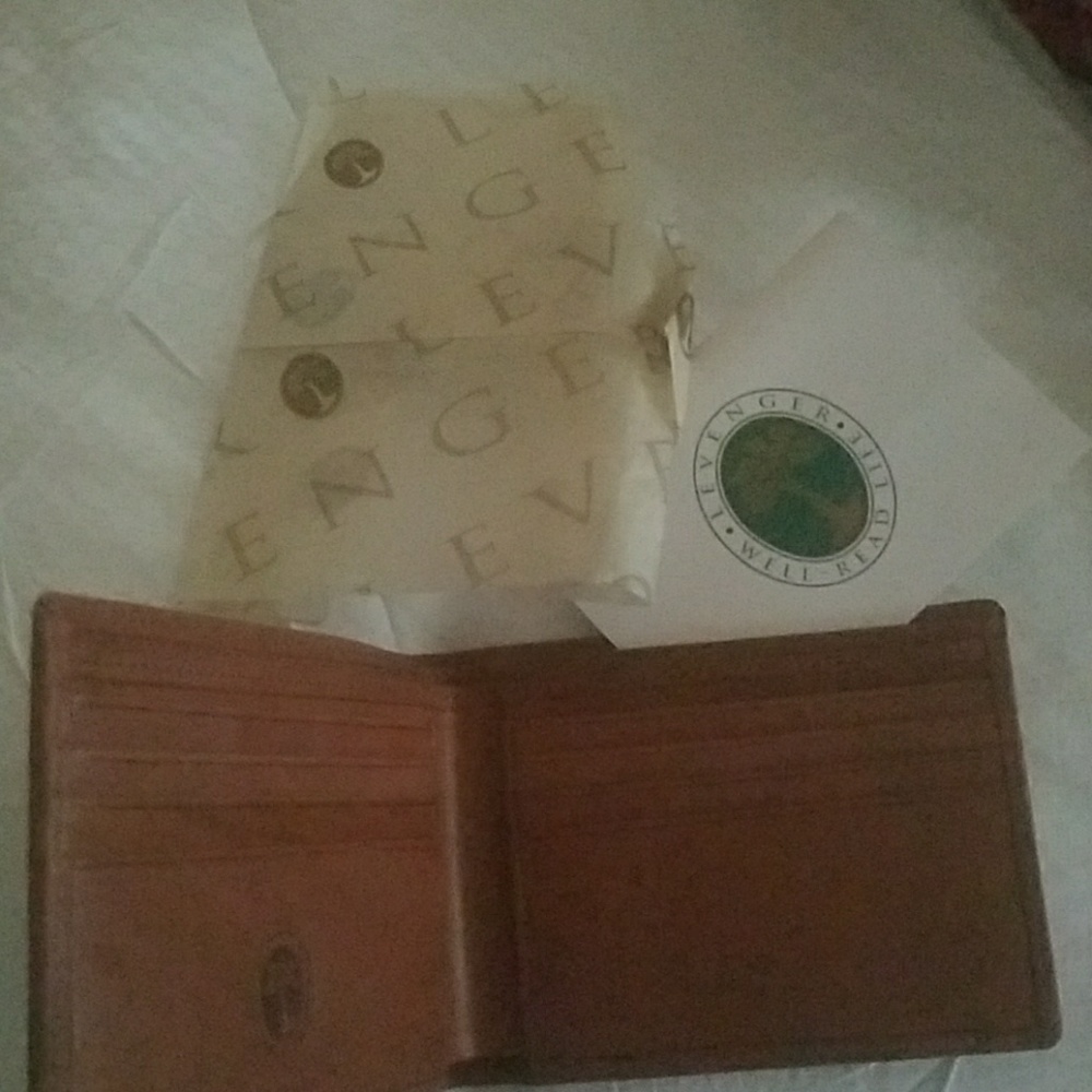 LEVENGER wallet