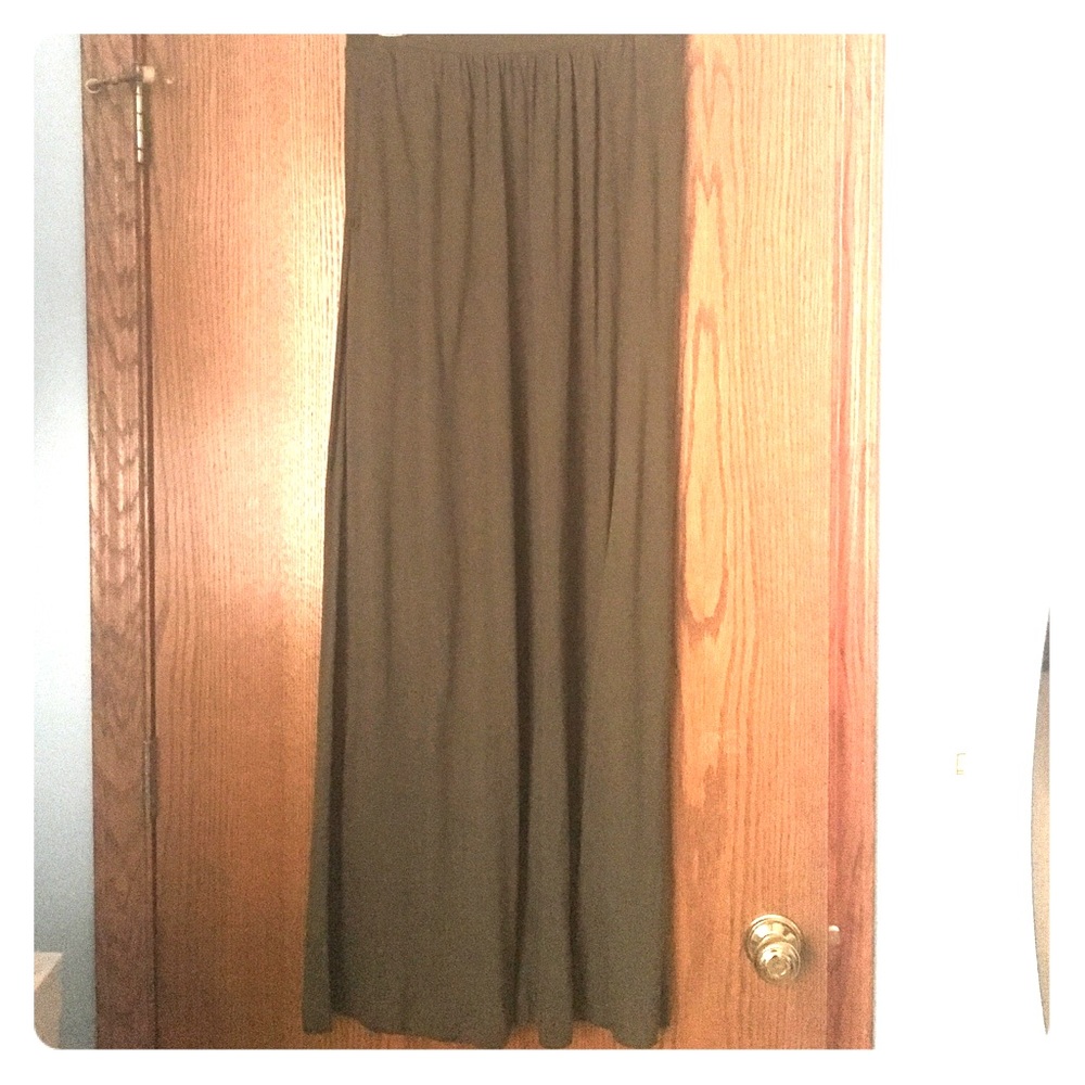 Olive green maxi skirt with pockets