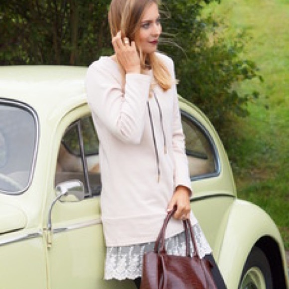 ⚡️SALE🆕🎷Love sleeve Apricot dress w/lace trim - Picture 4 of 7