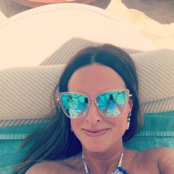 Meet your Posher, Laura - Picture 1 of 1