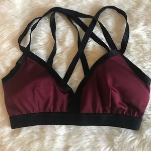 Strappy sports bra 👟