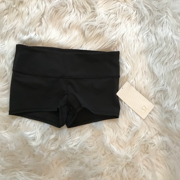• Lululemon • Boogie Shorts Black Luxtreme 6 New - Picture 5 of 6
