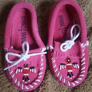 Toddler girls Minnetonka mocs sz 6 7