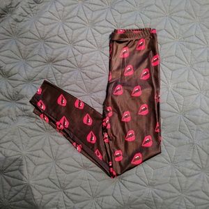 Lip leggings