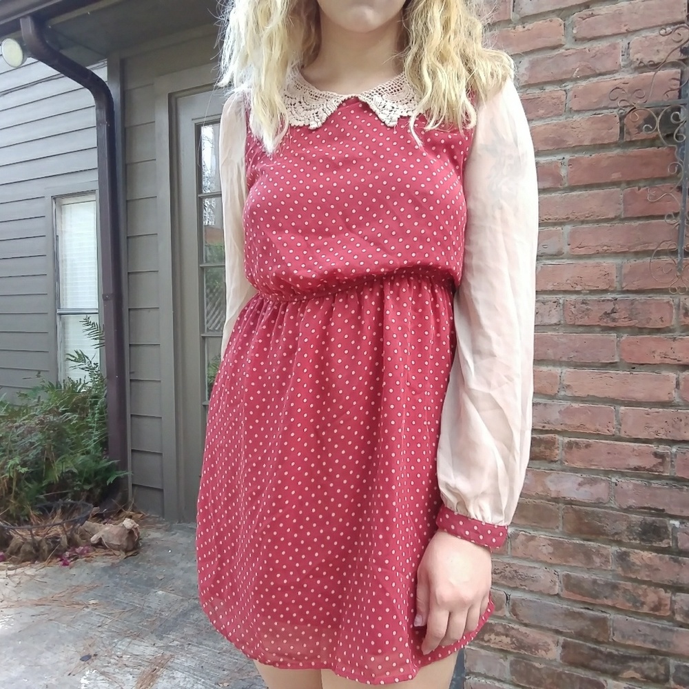 Cute vintage style polka-dot collar dress