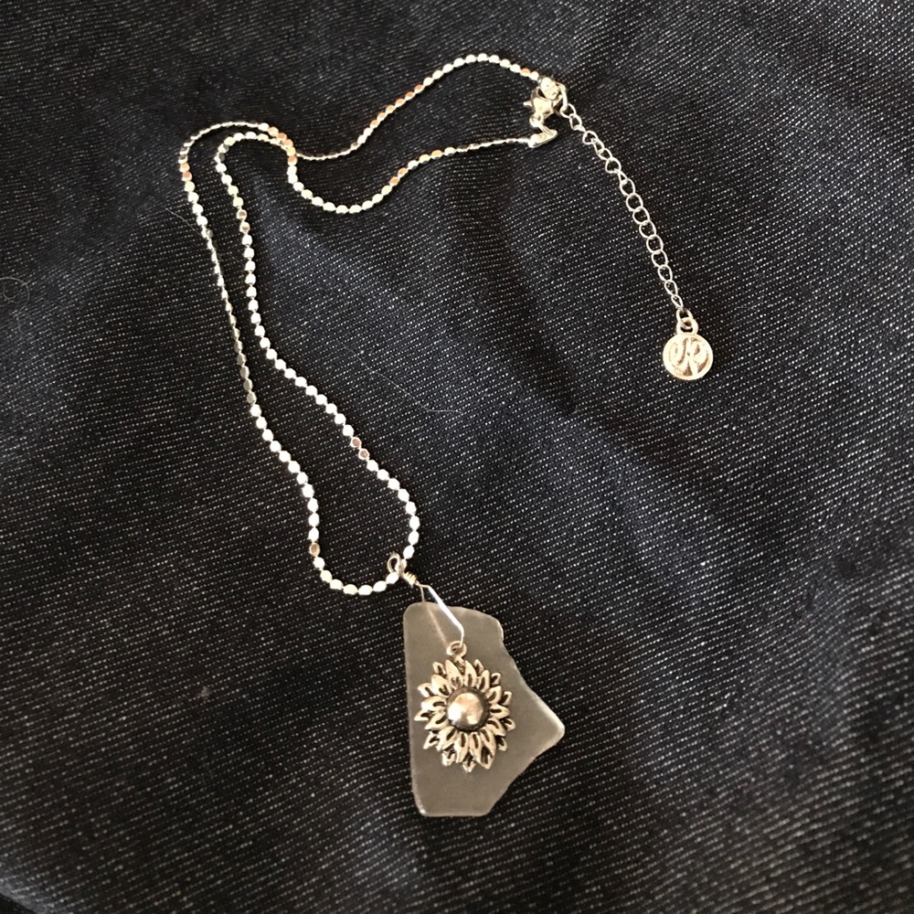 💥Flash Sale💥Clear Sea Glass + 🌻 Necklace