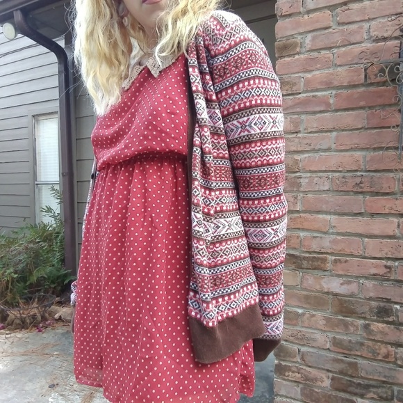 Cute Winter Pattern Sweater - Picture 2 of 3