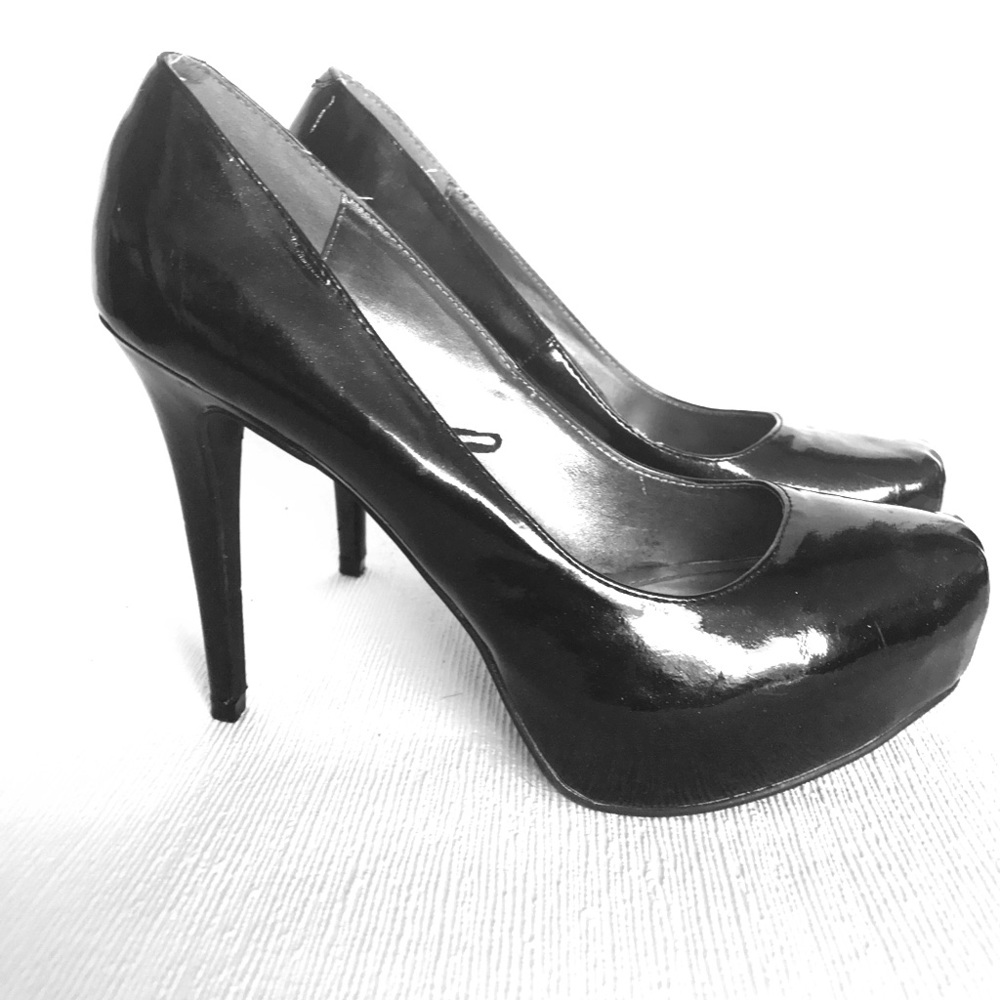 Steve Madden high heel shoes. 4 1/2 inch heels.