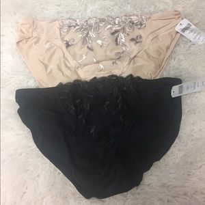 SOMA Senuous Lace Panties Black and Beige Mediums