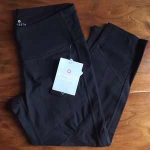 Athleta Crux Capri in black BNWT