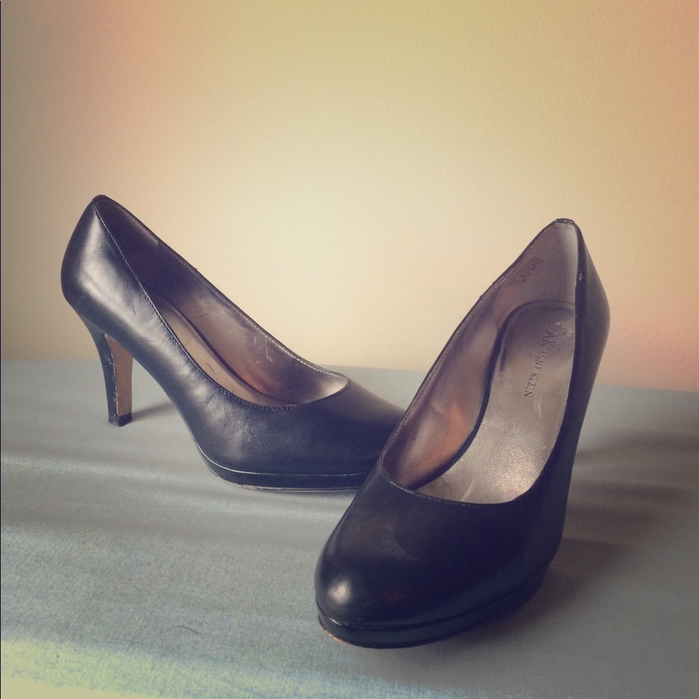 Timeless Anne Klein Black pumps