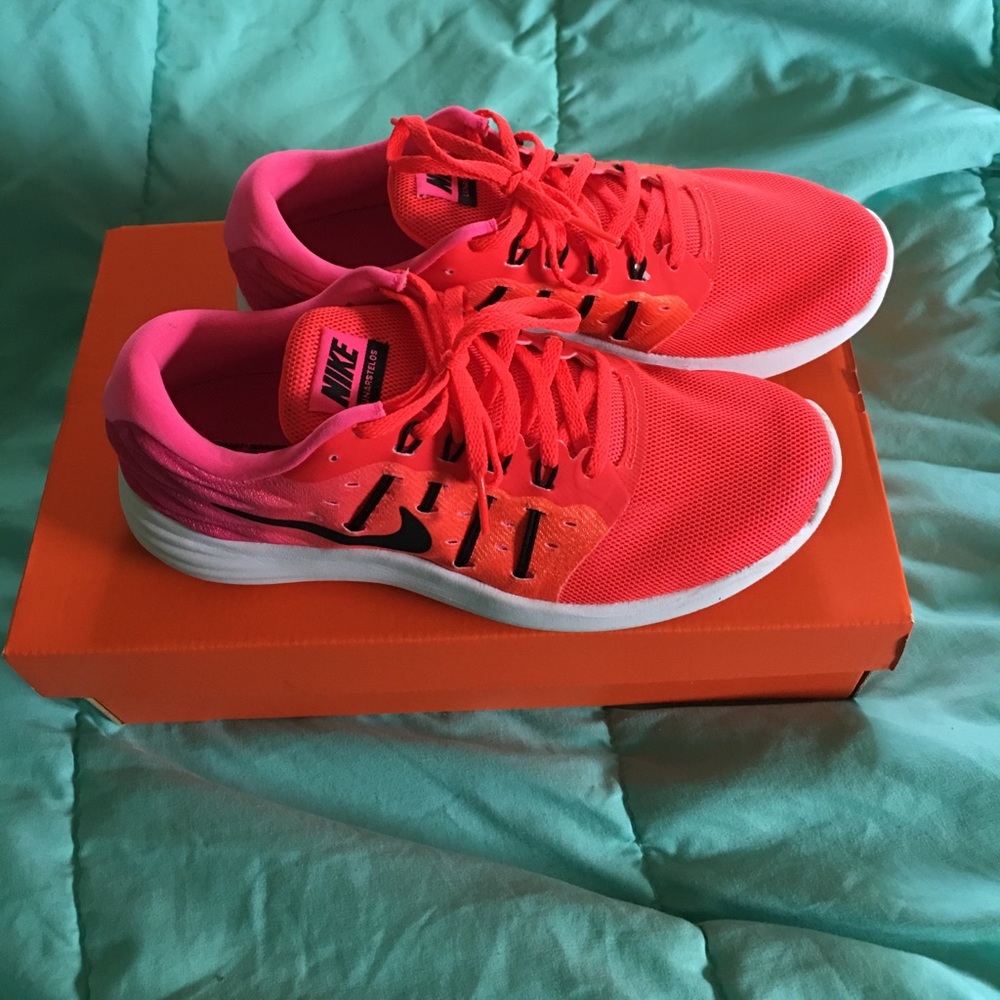 Women's Nike Lunarstelos.