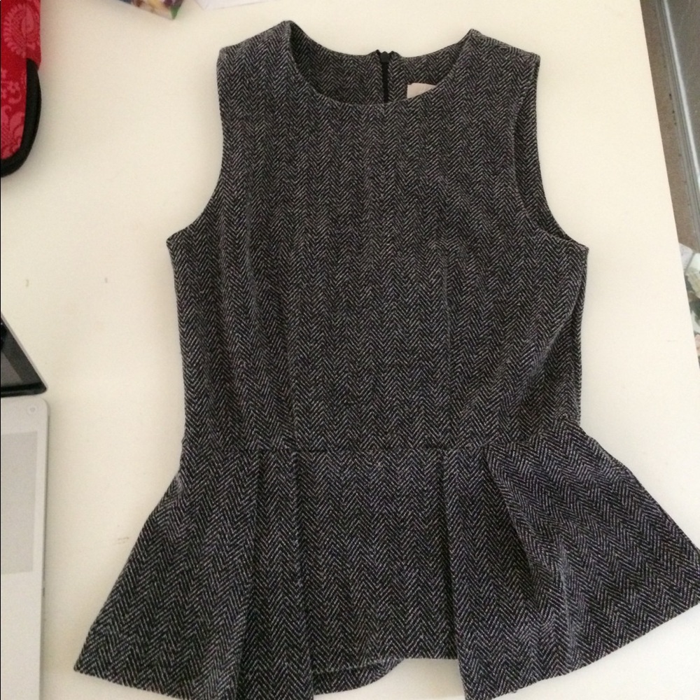 H&M business top