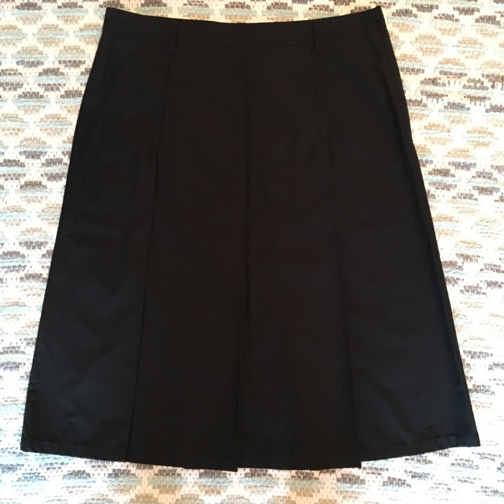 Express pleated cotton midi skirt.