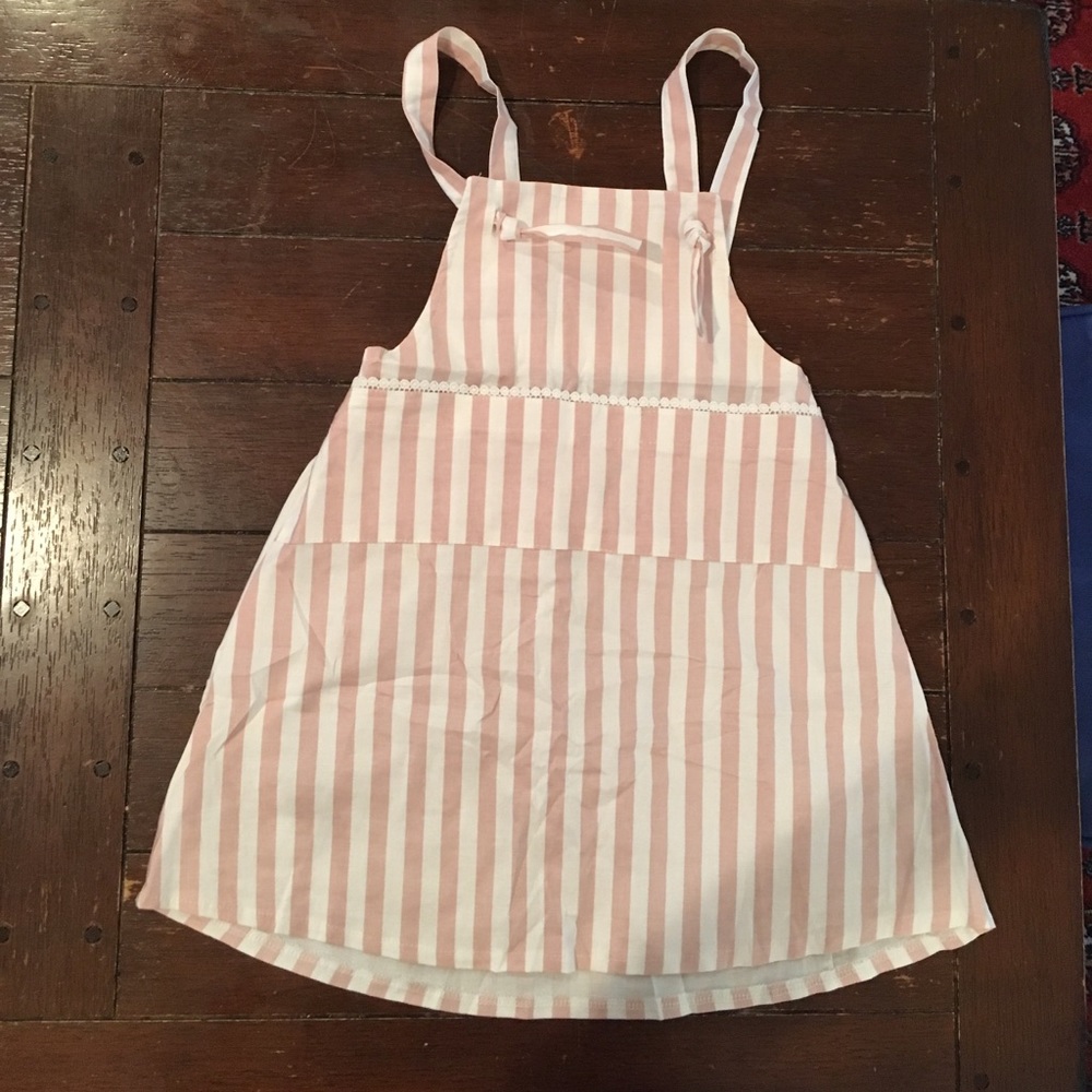 NWOT-adorable girls dress