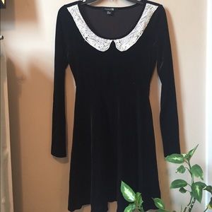 Faux beaded collar velvet dress