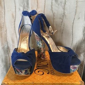 New Blue/floral print heels by Mona Mia size 11