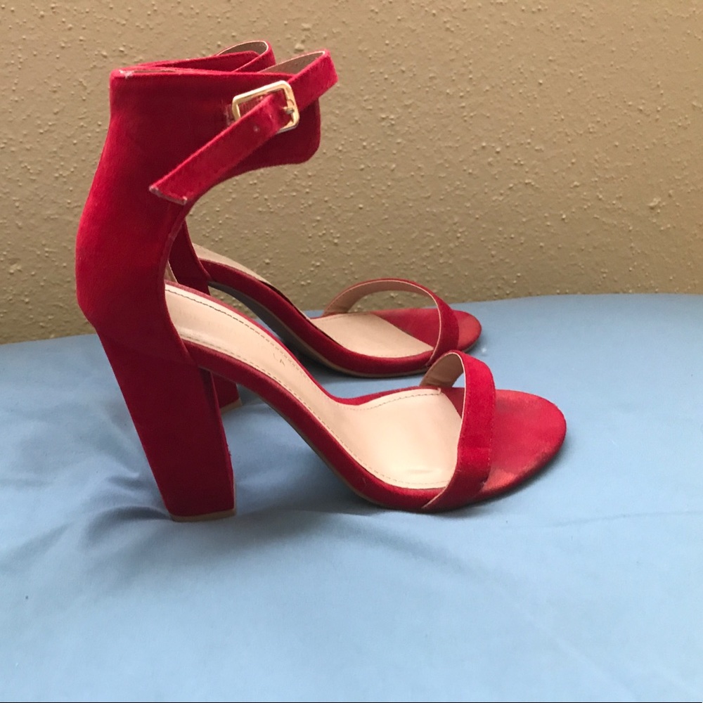 Red heels - Picture 2 of 3