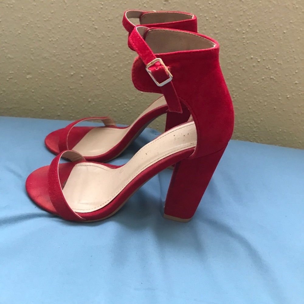 Red heels - Picture 3 of 3