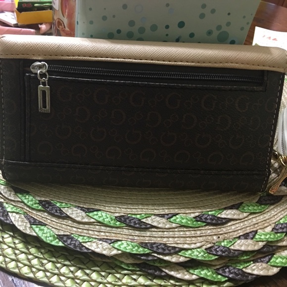 Guess wallet - Picture 2 of 3
