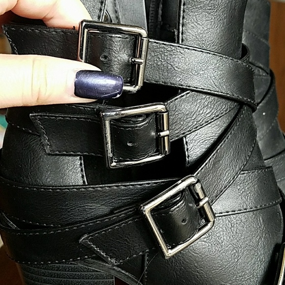 Black Boots - Picture 2 of 4