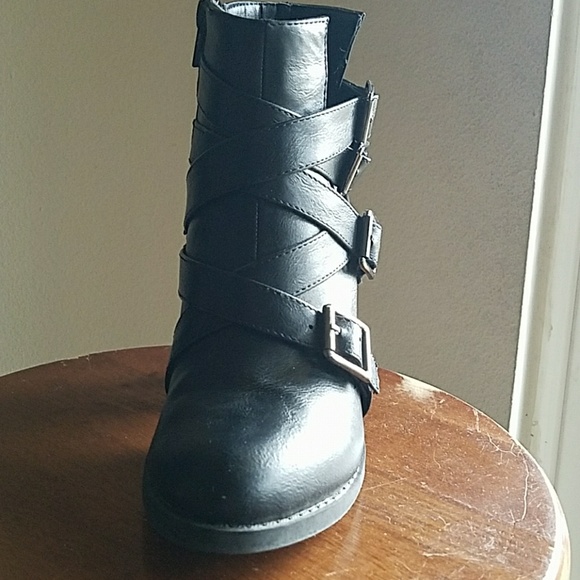 Black Boots - Picture 3 of 4