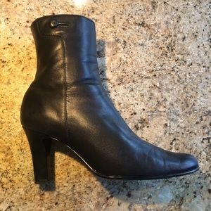 Aerosol women's boots.