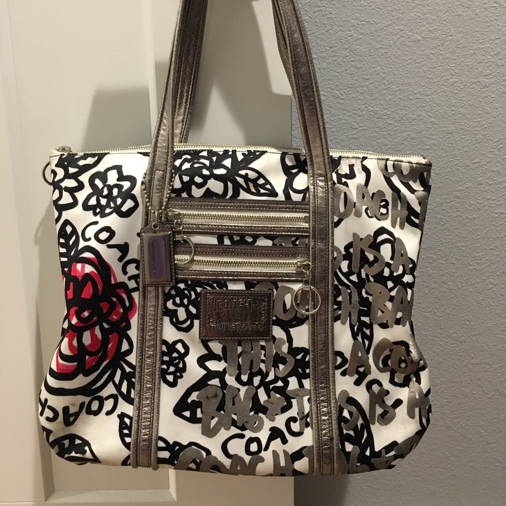 Extra large Poppy Coach bag