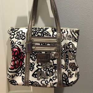 Extra large Poppy Coach bag