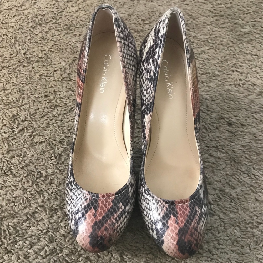Calvin Klein brown pumps