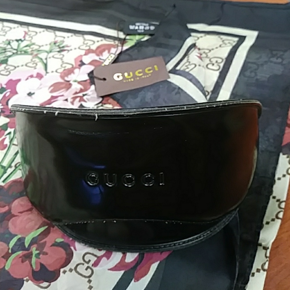 Gucci Sunglasses Case from sunglass hut - Picture 5 of 8
