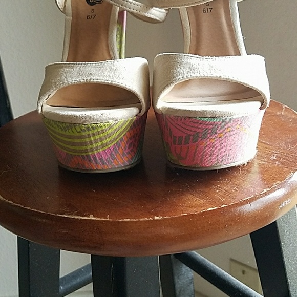 Wedge Heels - Picture 3 of 4