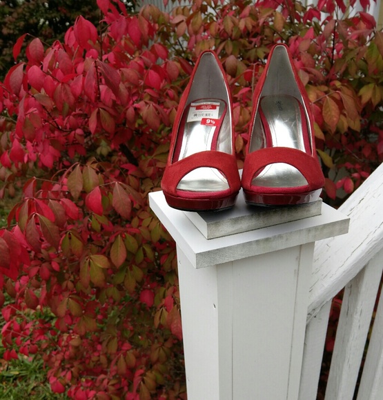 Style&co. "Celine" Leather Pumps Open toe design. - Picture 2 of 8