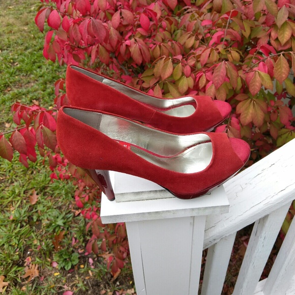 Style&co. "Celine" Leather Pumps Open toe design. - Picture 6 of 8