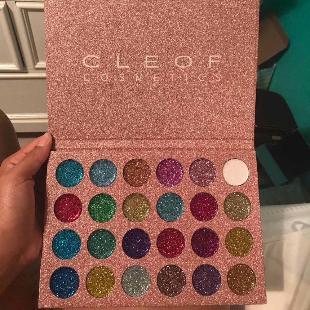 Cleof cosmetics glitter palette