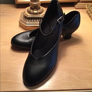 Capezio dance shoes size 7