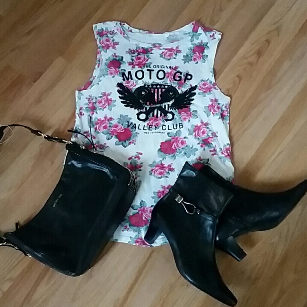 Rose tshirt size xs!