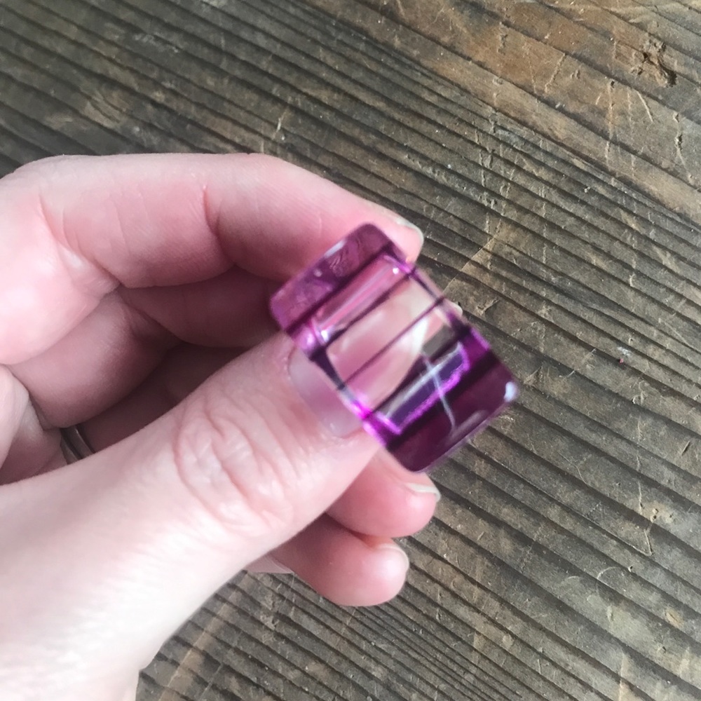 Lucite ring 1990’s purple resin