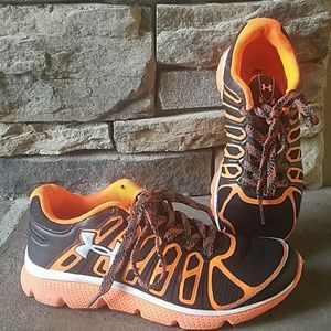 Boys under armour black and orange shoes