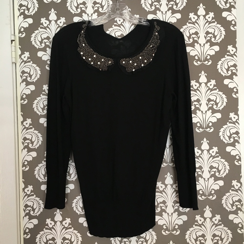 Black sweater with Peter Pan collar