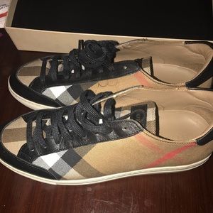 Burberry Hartfields Low Top Check Womans Trainers