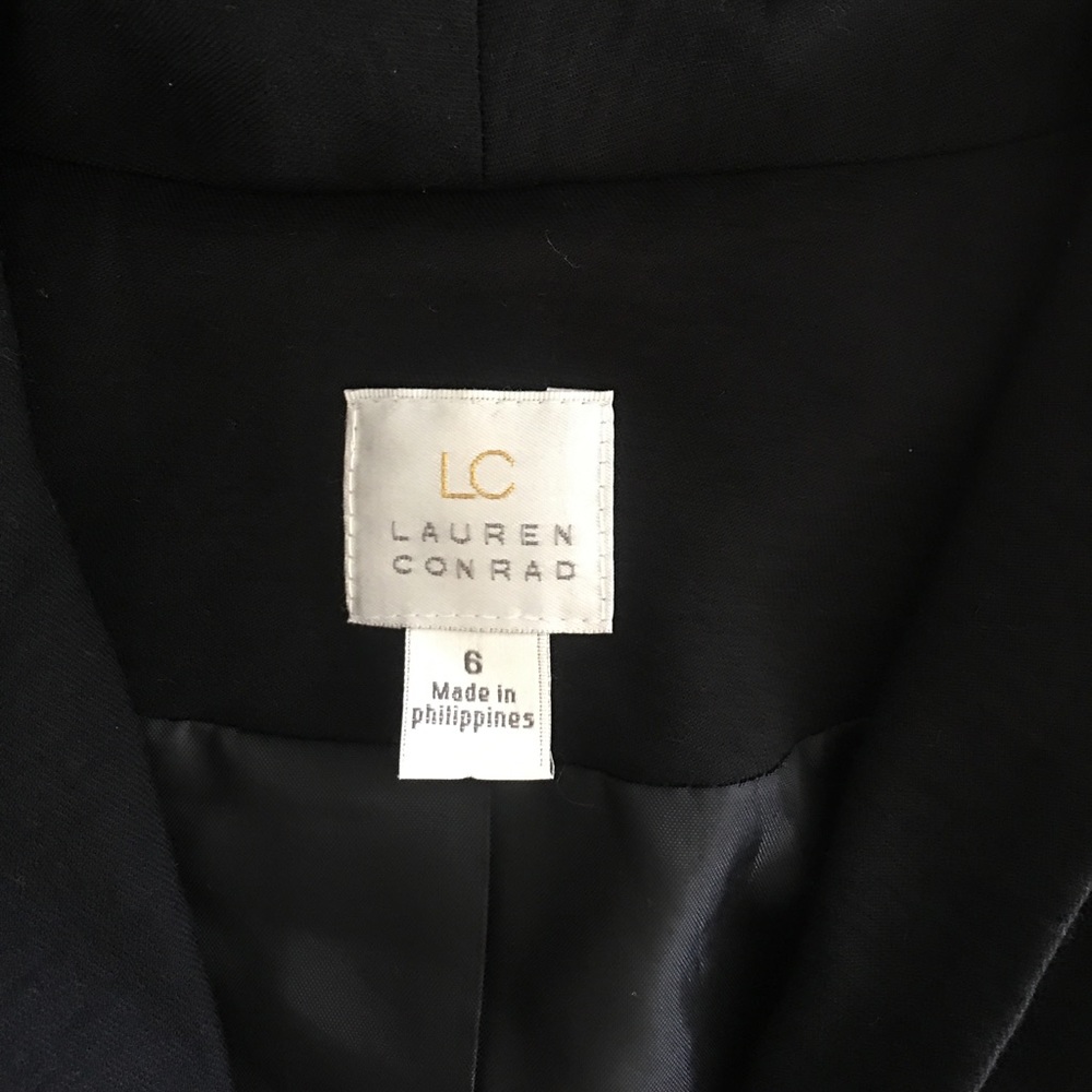 Blazer. Elbow length sleeve