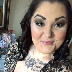 Meet your Posher, Victoria