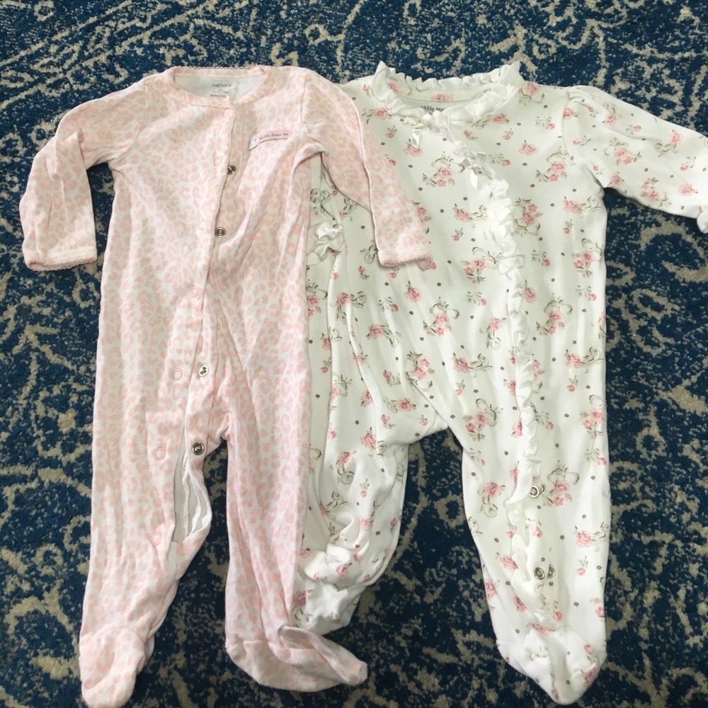 SOLD Bundle of 2, 6month onesies
