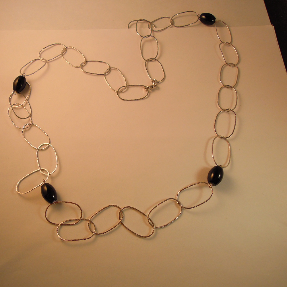 NNT 32" SILVER HAMMER ONYX NECKLACE