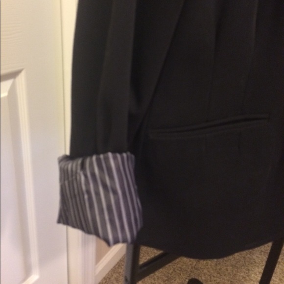 Classic Black Blazer - Picture 5 of 5